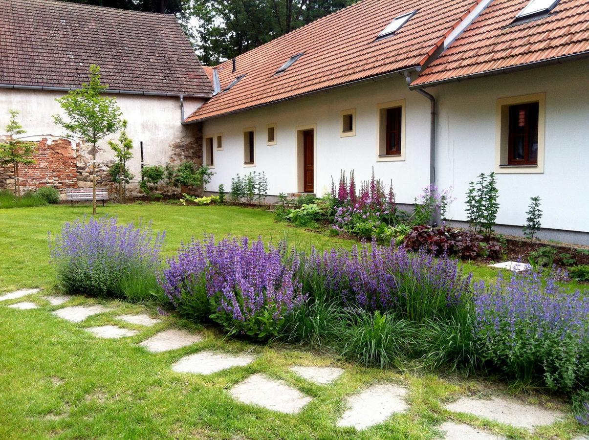 Veverci Dvur Hotel Rosec Zewnętrze zdjęcie